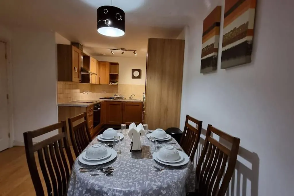 Entire Home In East London E3 Near Bromley By Bow Station Apartment