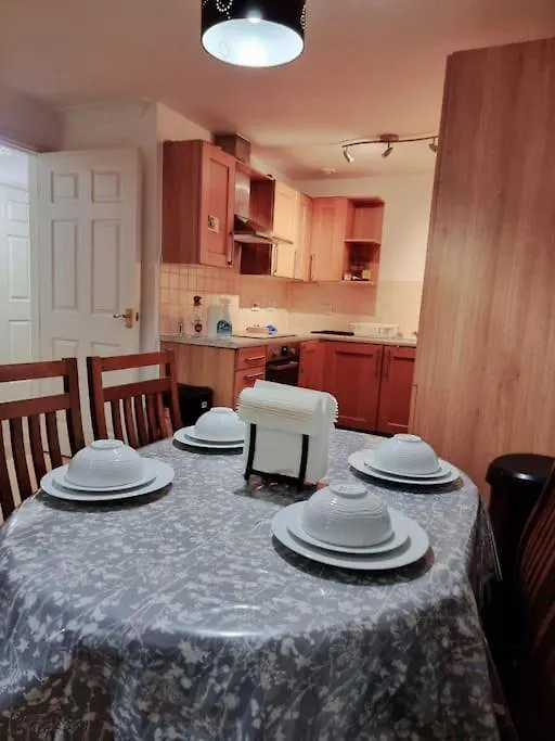 Entire Home In East London E3 Near Bromley By Bow Station 0*,