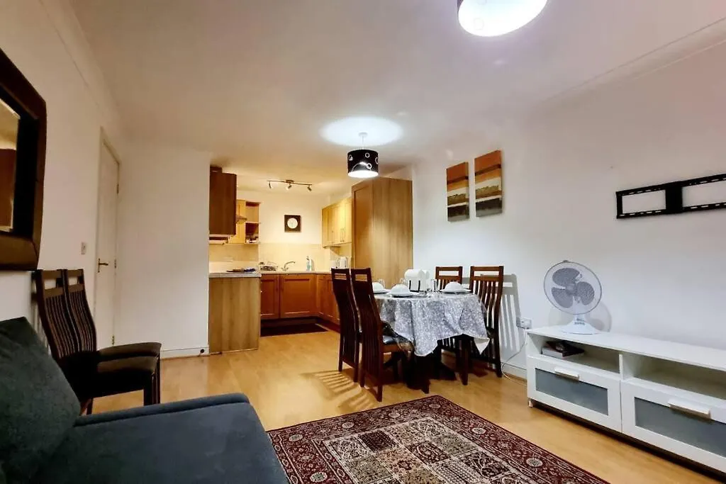Entire Home In East London E3 Near Bromley By Bow Station 영국